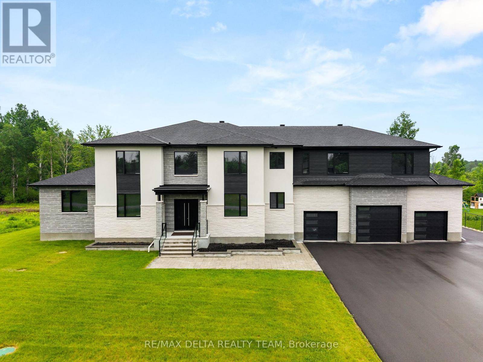 663 BALLYCASTLE CRESCENT, Ottawa, ON K1X0A3