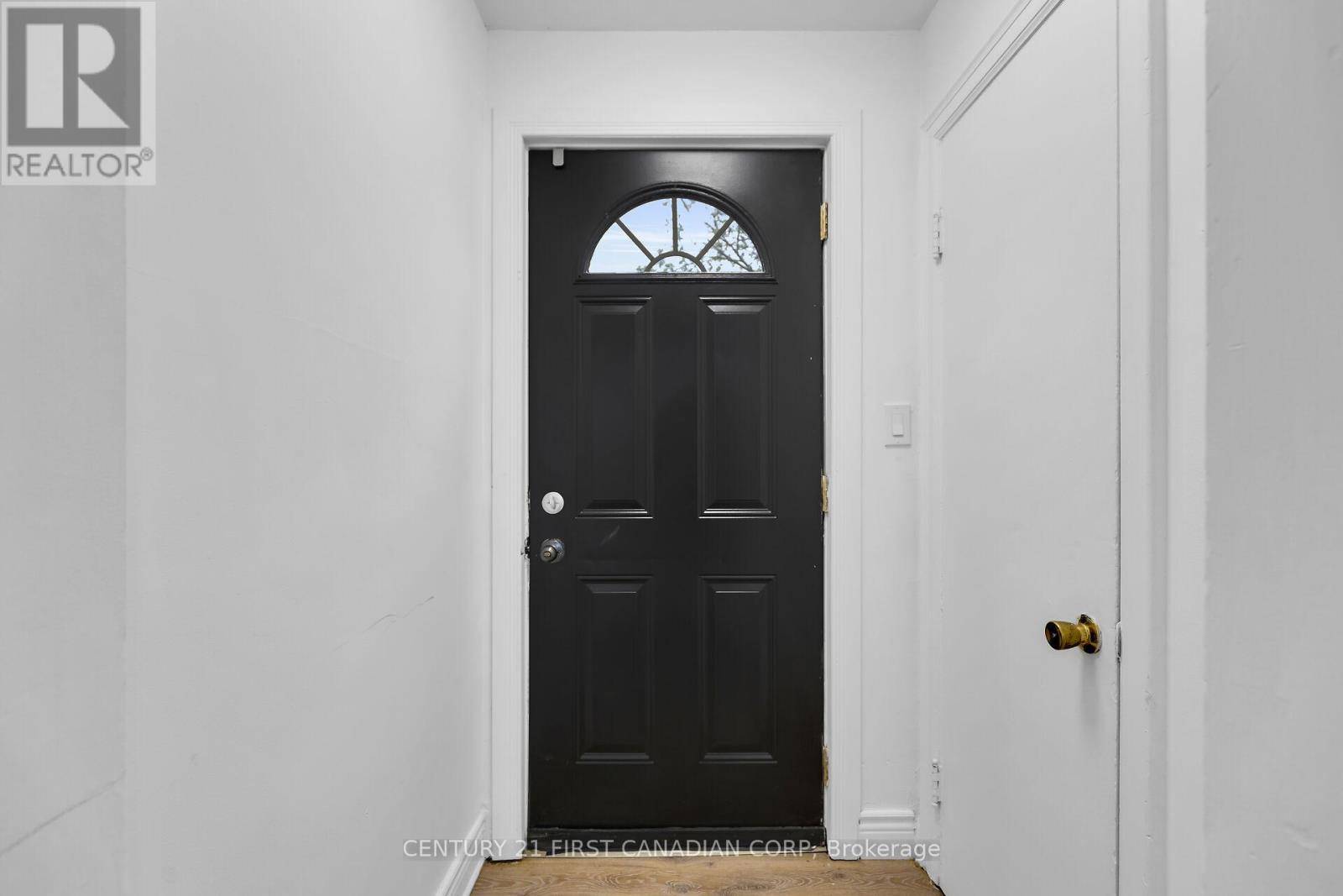 London South (south V), ON N6P1K9,2217 WHARNCLIFFE ROAD S