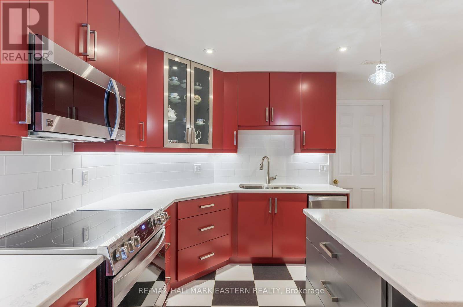 Peterborough West (central), ON K9K1S6,1818 Cherryhill RD #302