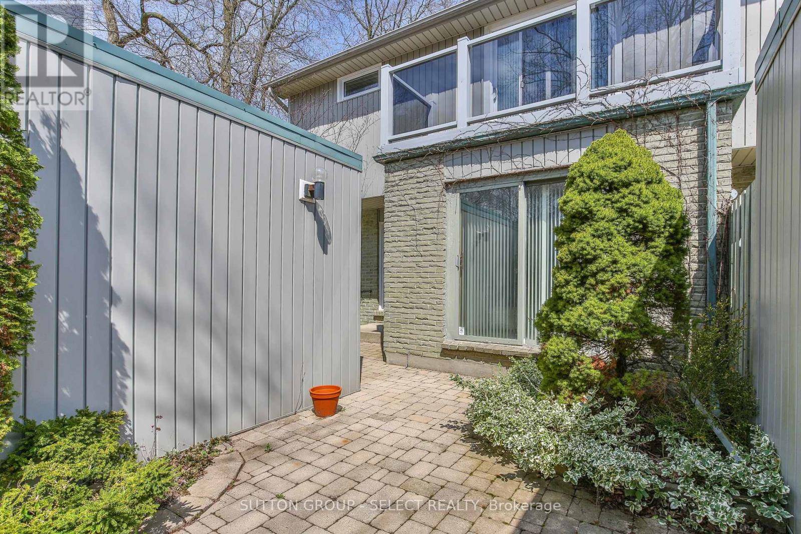 London, ON N6K1P8,669 WOODCREST BOULEVARD