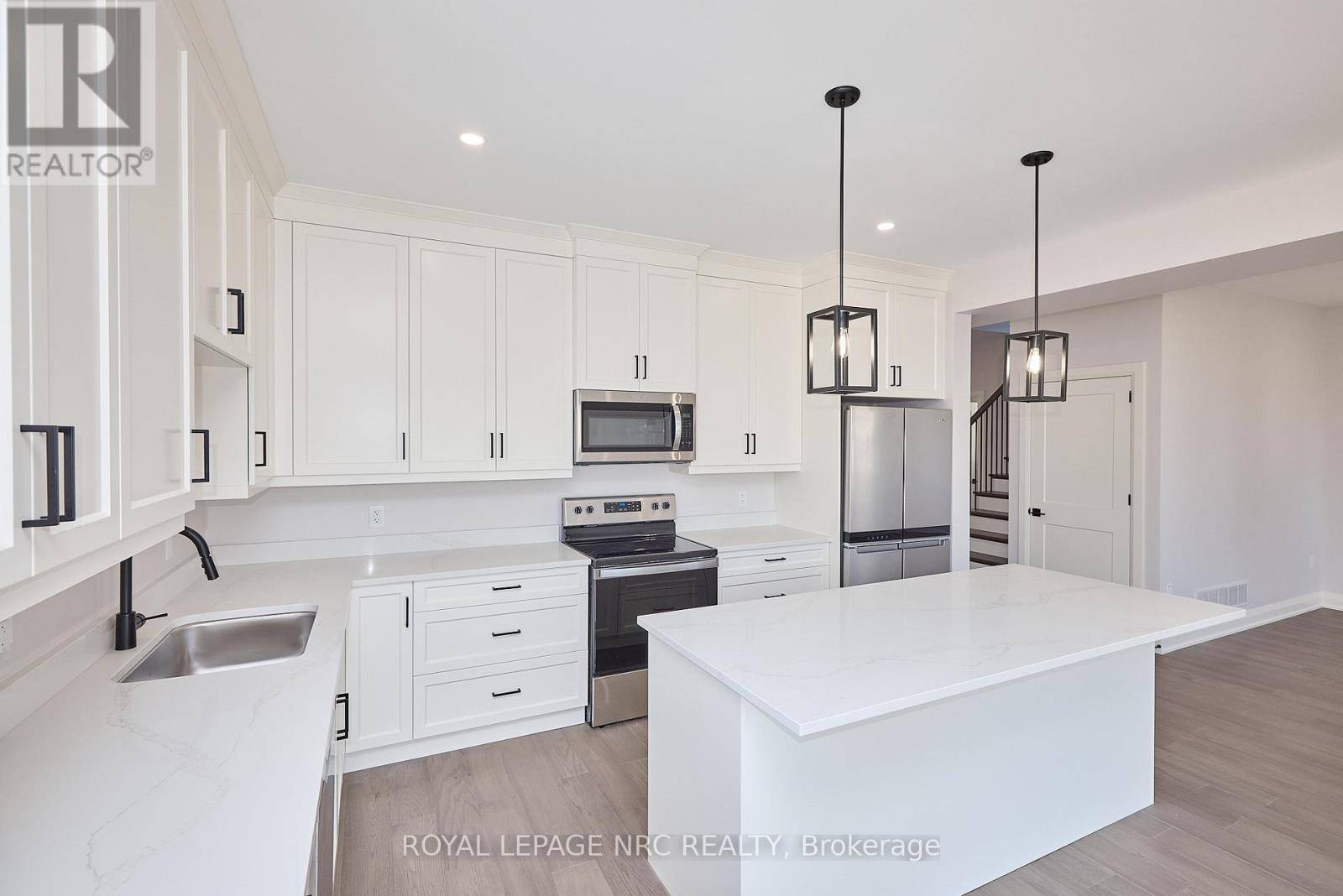 Thorold (allanburg/thorold South), ON L2V0M6,195 HODGKINS AVENUE