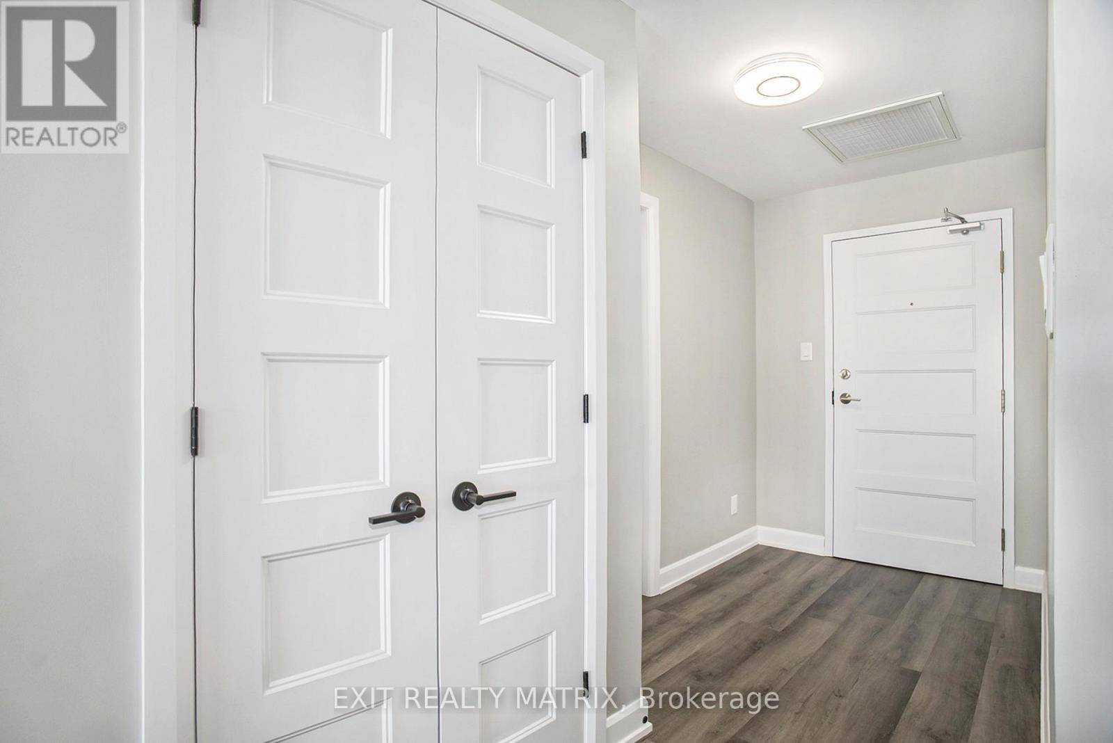 Russell, ON K0A1W0,271 Belfort ST #304