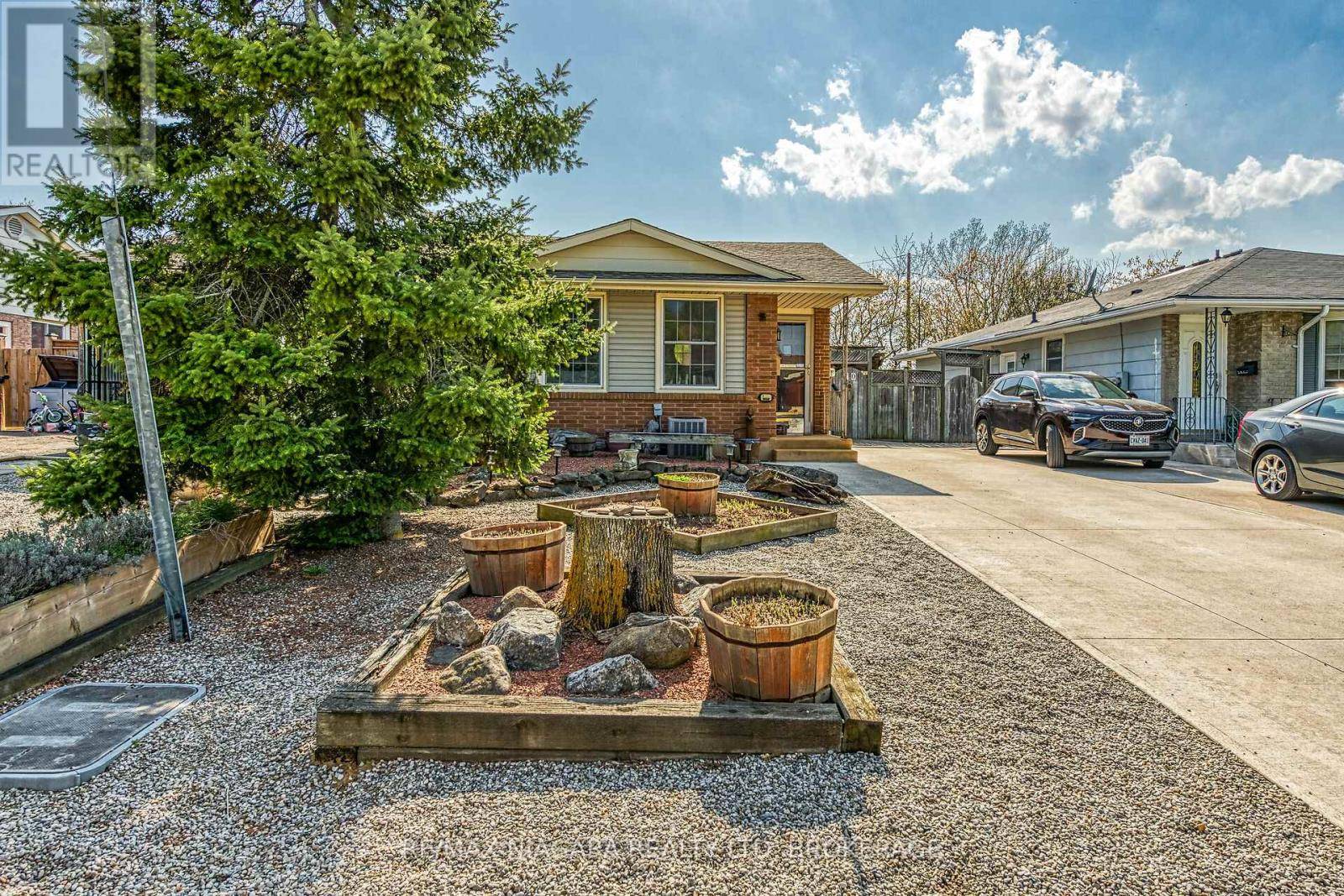 St. Catharines (oakdale), ON L2P3N8,70 LORAINE DRIVE
