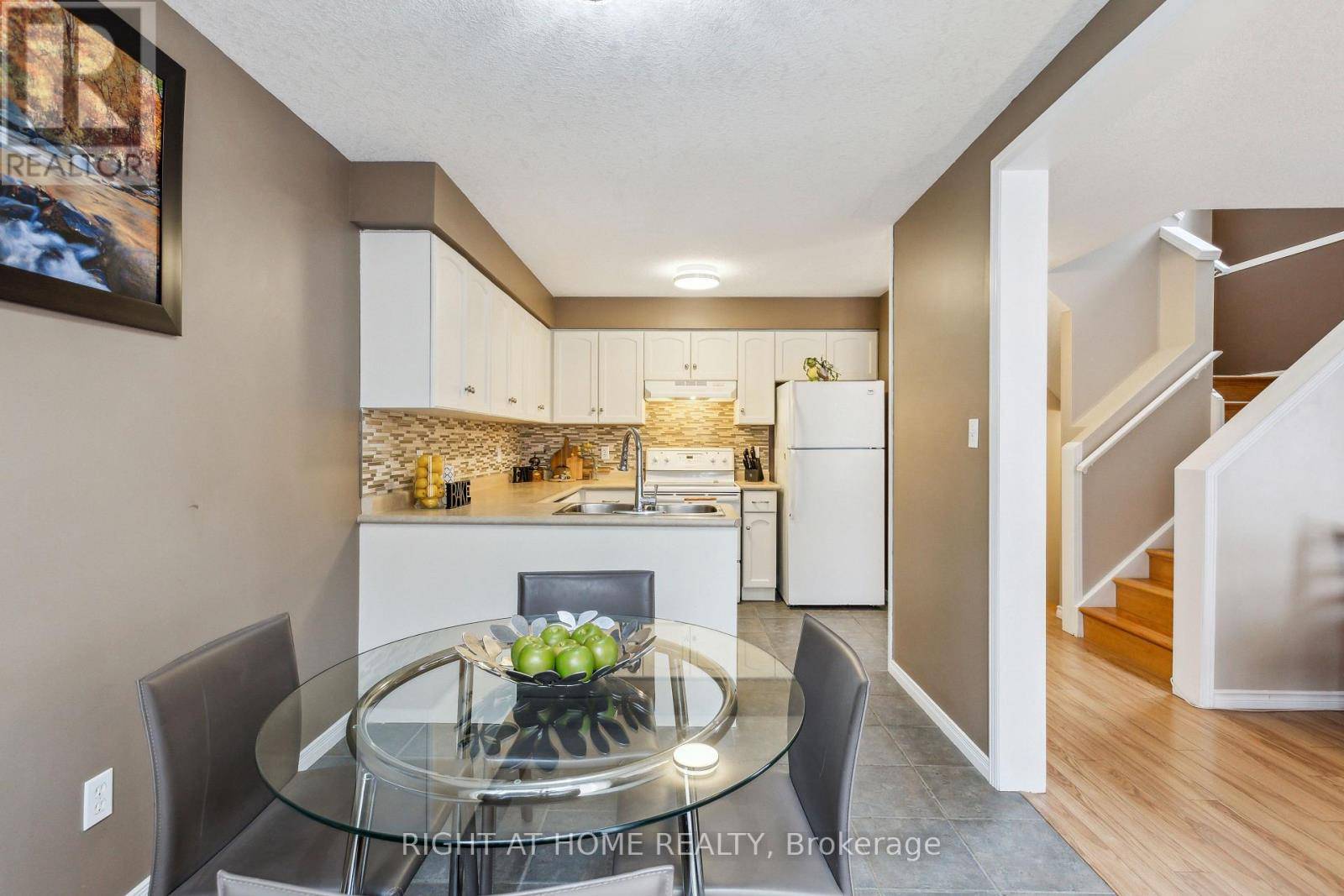 Guelph (willow West/sugarbush/west Acres), ON N1K1Y8,40 CHILLICO DRIVE