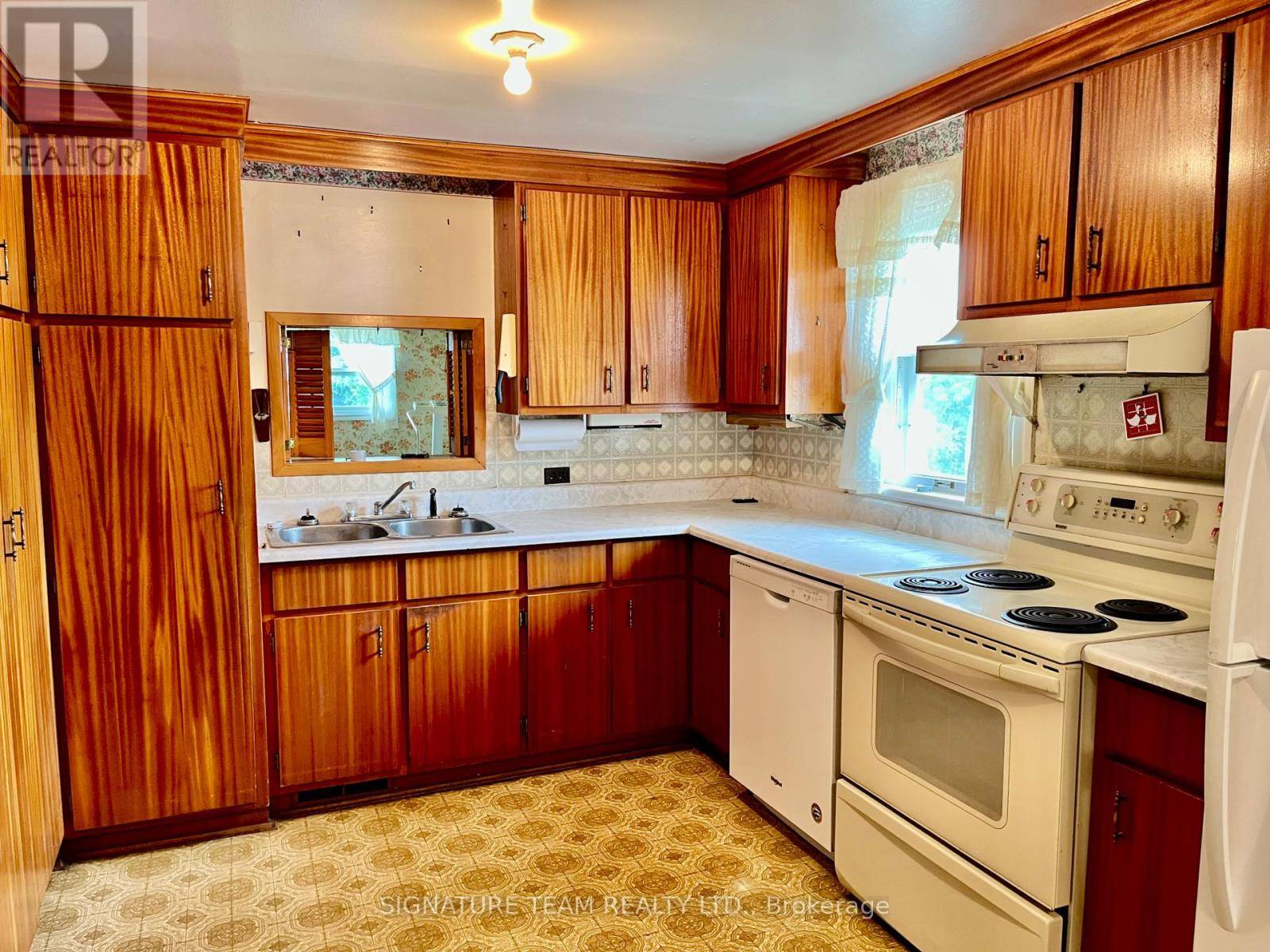 Bonnechere Valley, ON K0J1T0,292 BONNECHERE STREET W