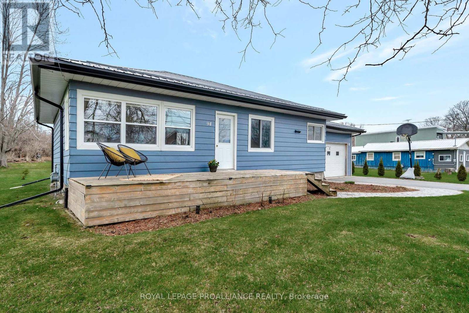Prince Edward County (wellington Ward), ON K0K3L0,94 MAIN STREET