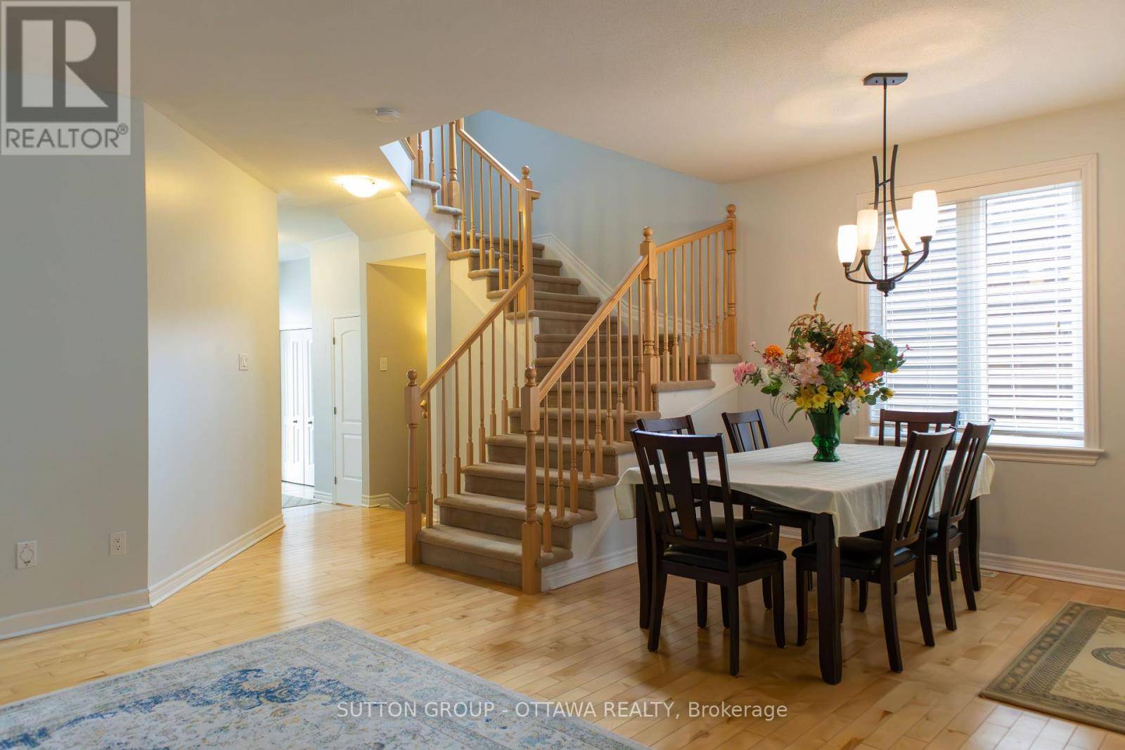 Ottawa, ON K2M0H8,654 MOORPARK AVENUE