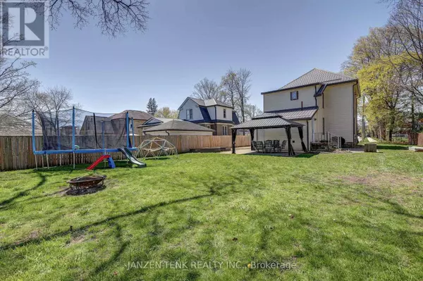 Aylmer, ON N5H1G3,17 OAK STREET