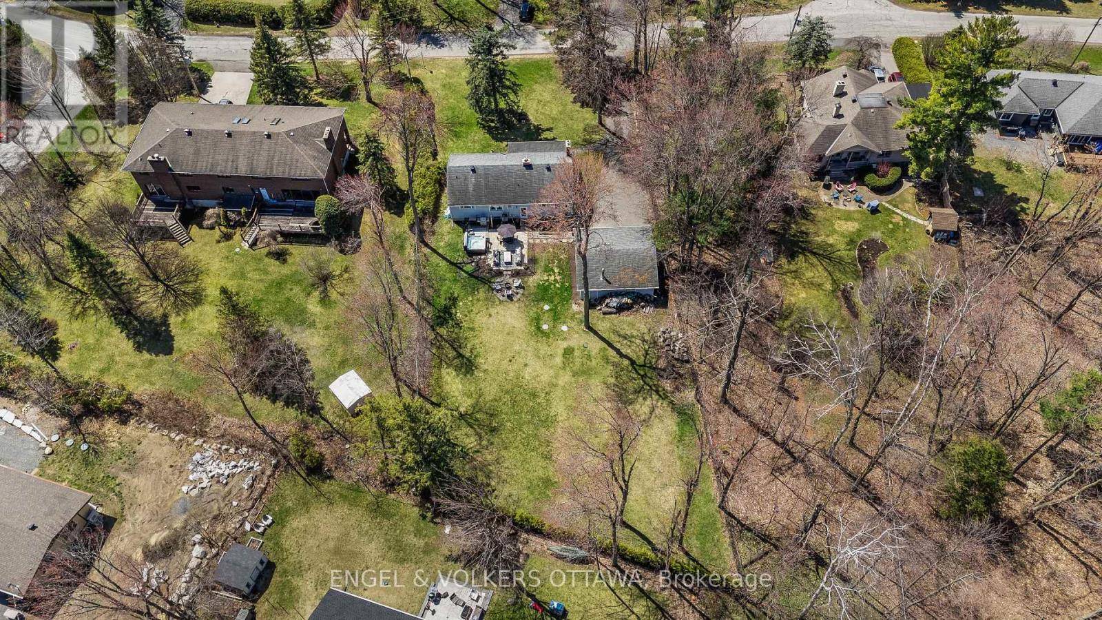 Ottawa, ON K2E6X7,8 PINEGLEN CRESCENT