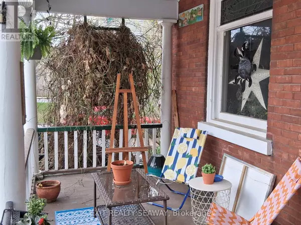 Brockville, ON K6V5A9,72 JOHN STREET