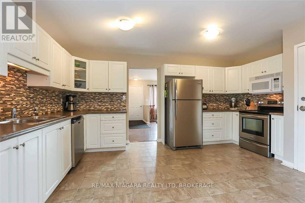 St. Catharines (lakeport), ON L2N3Z6,41 MEADOWVALE DRIVE