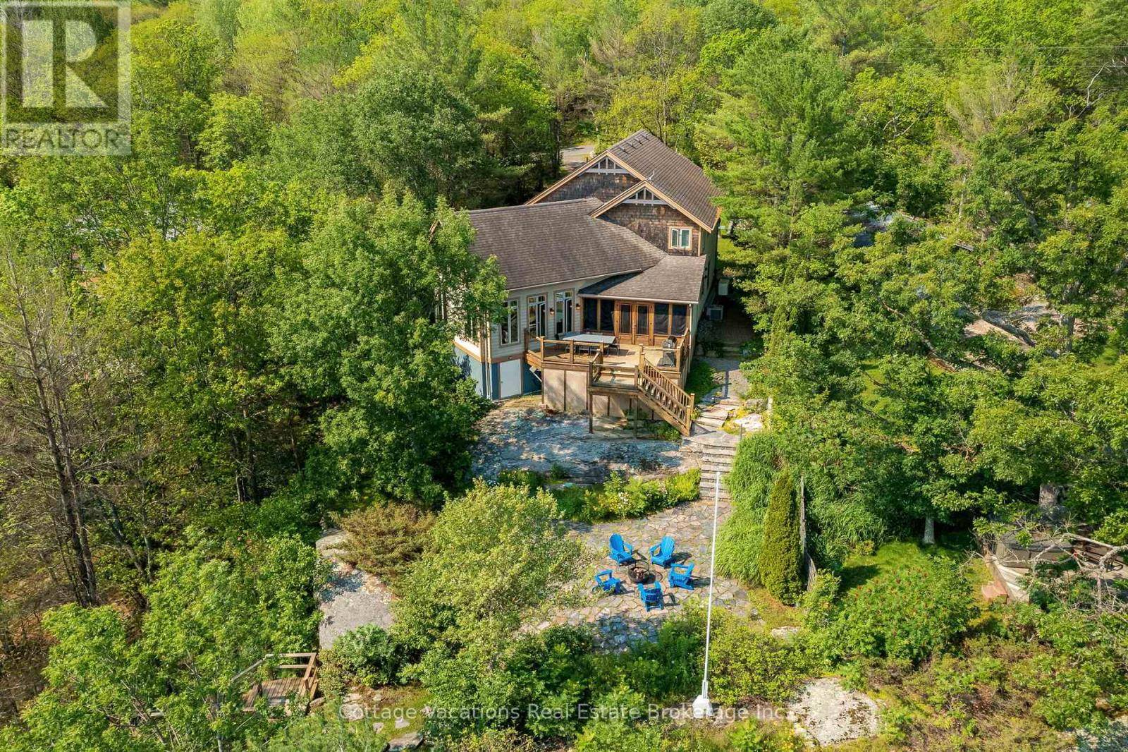 Gravenhurst, ON P1P1R2,1016 LAWLAND HEIGHTS ROAD