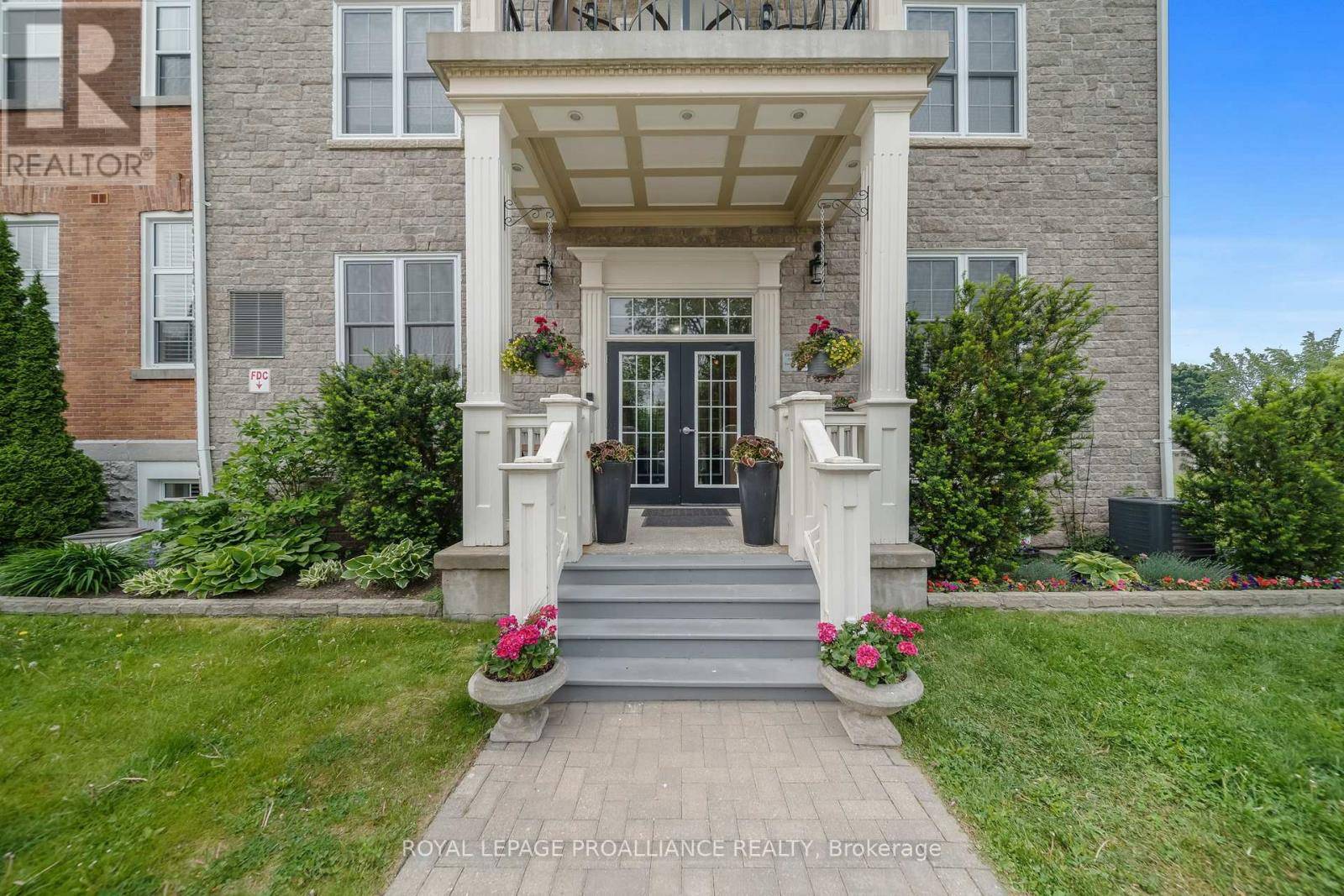 Cobourg, ON K9A3L9,323 George ST #403