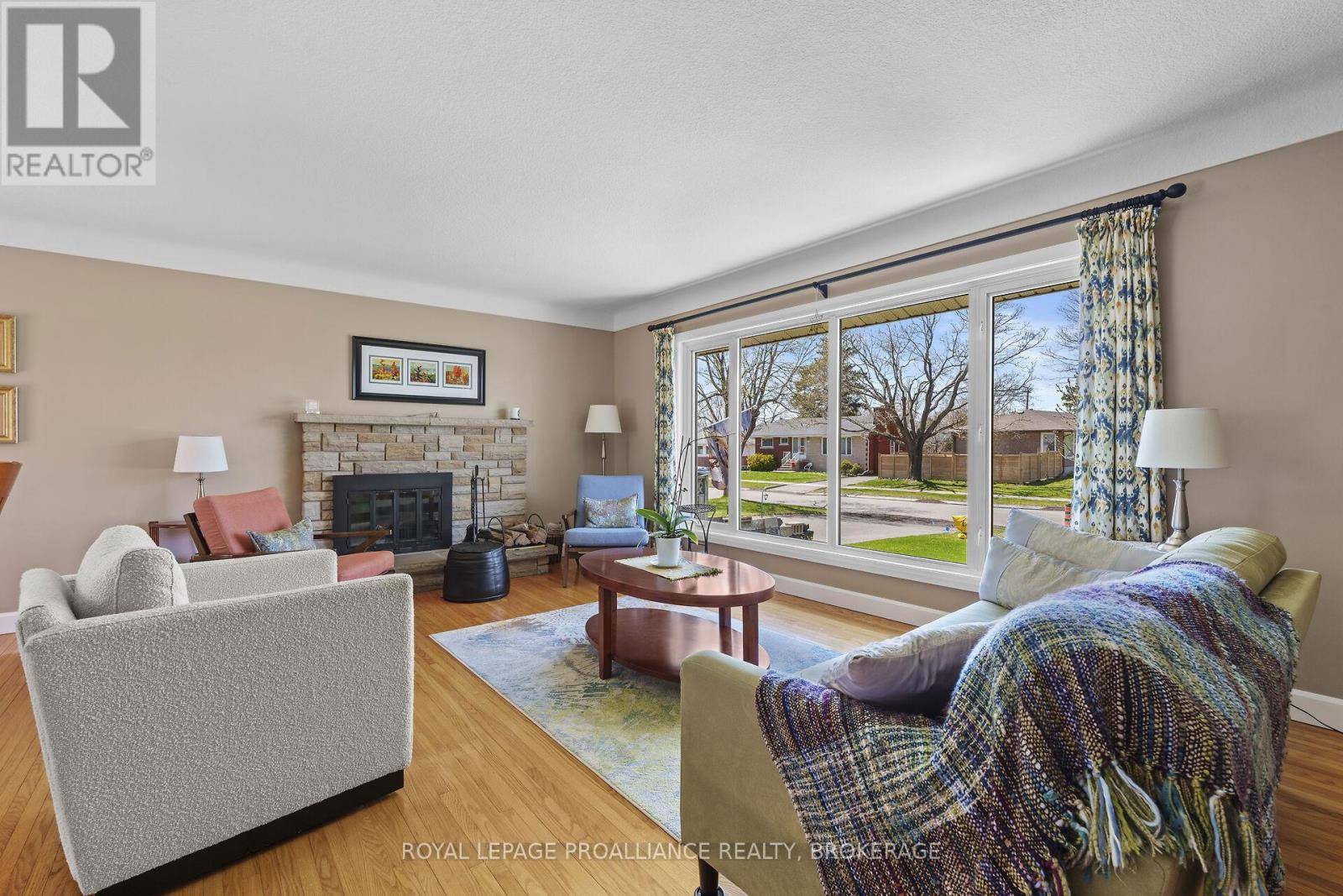 Kingston (central City West), ON K7M1X7,37 ROBERT WALLACE DRIVE