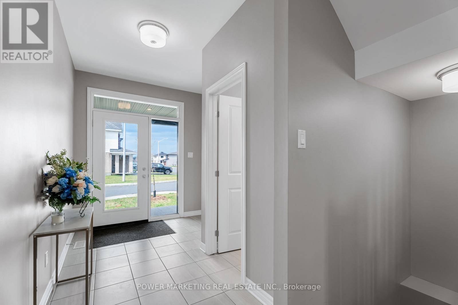Ottawa, ON K1T0X7,848 SNOWDROP CRESCENT