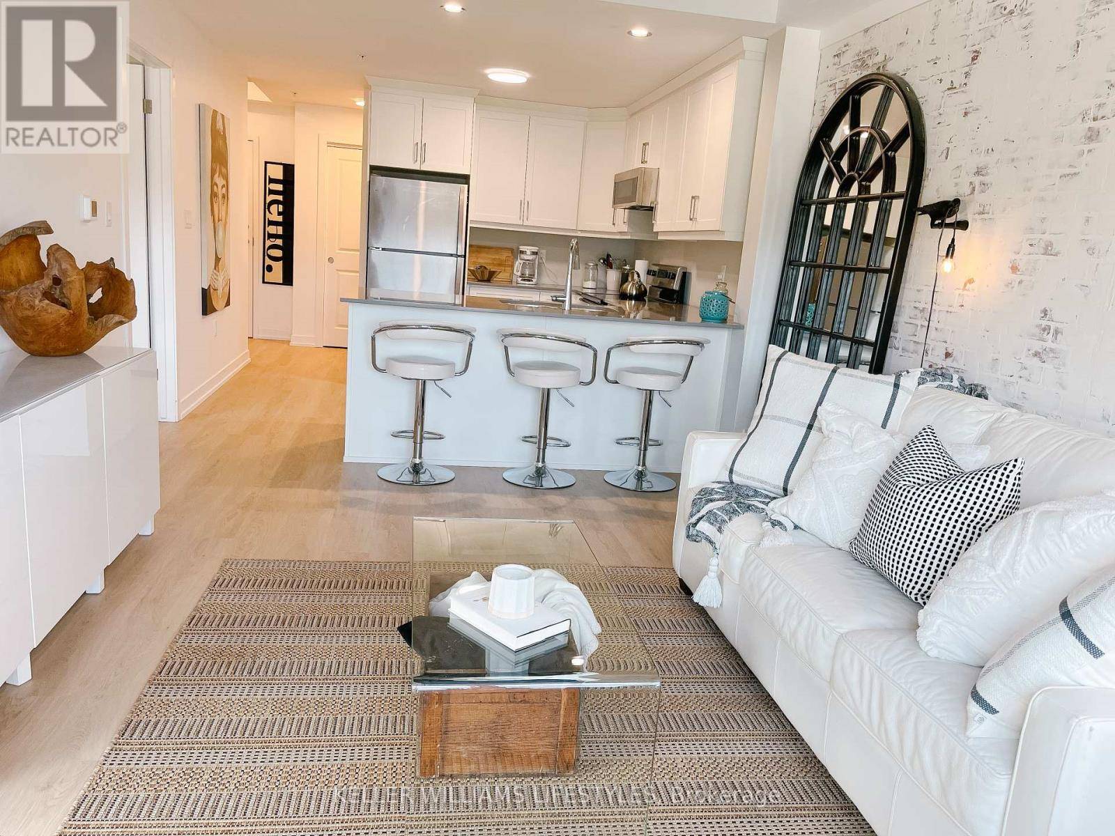 Central Elgin (port Stanley), ON N5L0B7,100 The Promenade ST #108