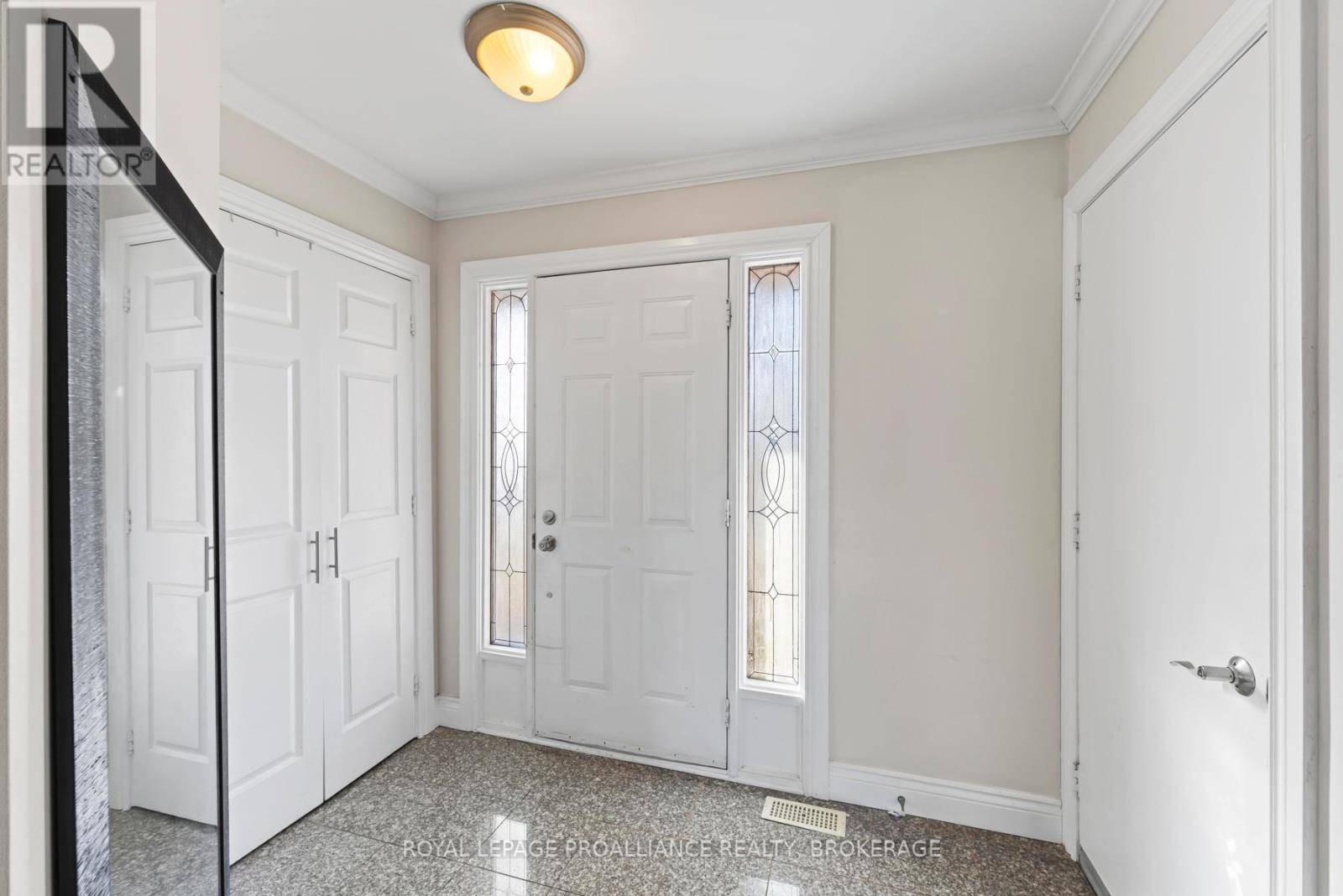 Kingston (central City West), ON K7M8J1,1098 King ST West #29