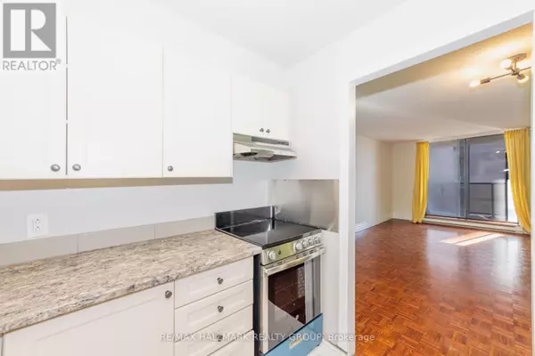 Ottawa, ON K1R7X1,475 Laurier AVE West #1006