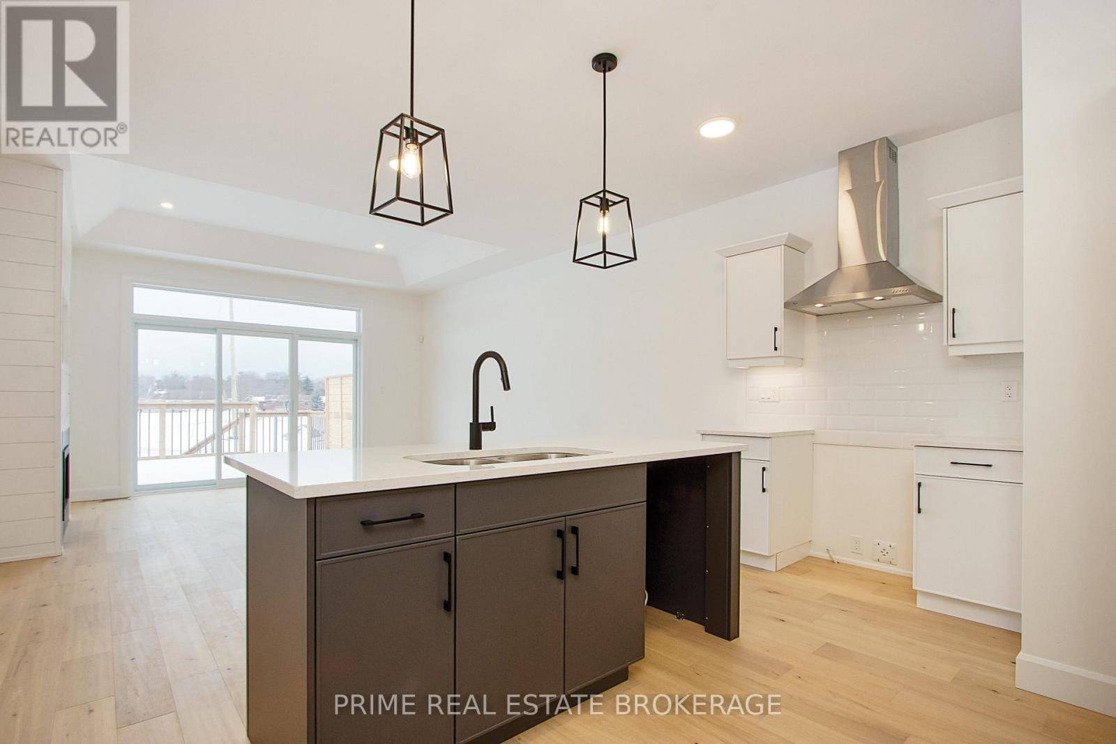 Lambton Shores (grand Bend), ON N0M1T0,110 Coastal CRES #1