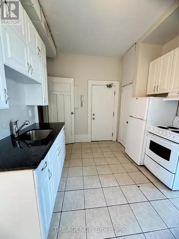 Hamilton (corktown), ON L8N2C3,139 1/2 John ST South #4