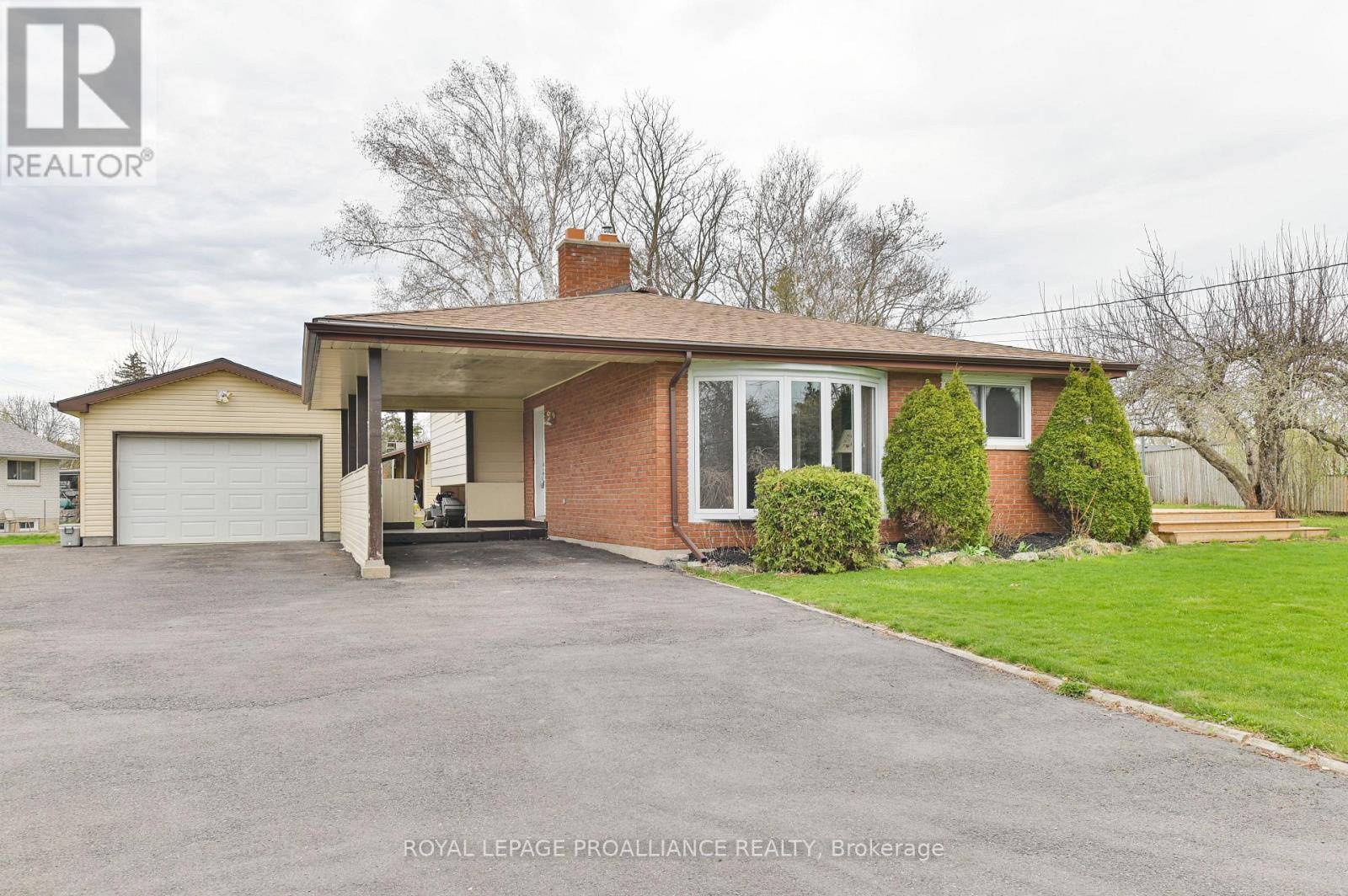 Belleville (belleville Ward), ON K8N0N8,16 THURLOW DRIVE