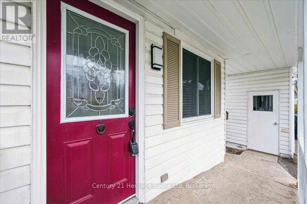 Guelph (victoria North), ON N1E1B4,6 FERNDALE AVENUE