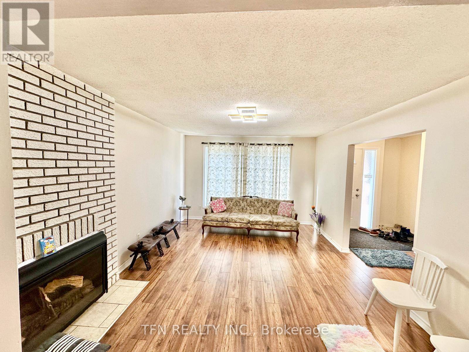 Ottawa, ON K1J8M8,2111 Montreal RD #76
