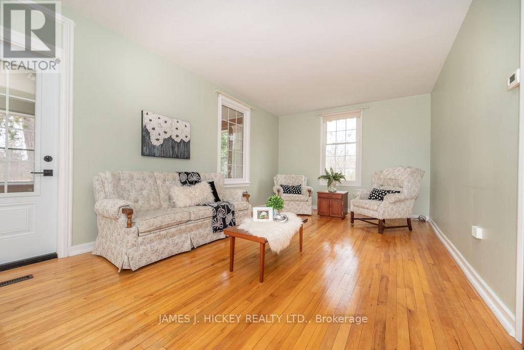 Deep River, ON K0J1P0,62 PARKDALE AVENUE