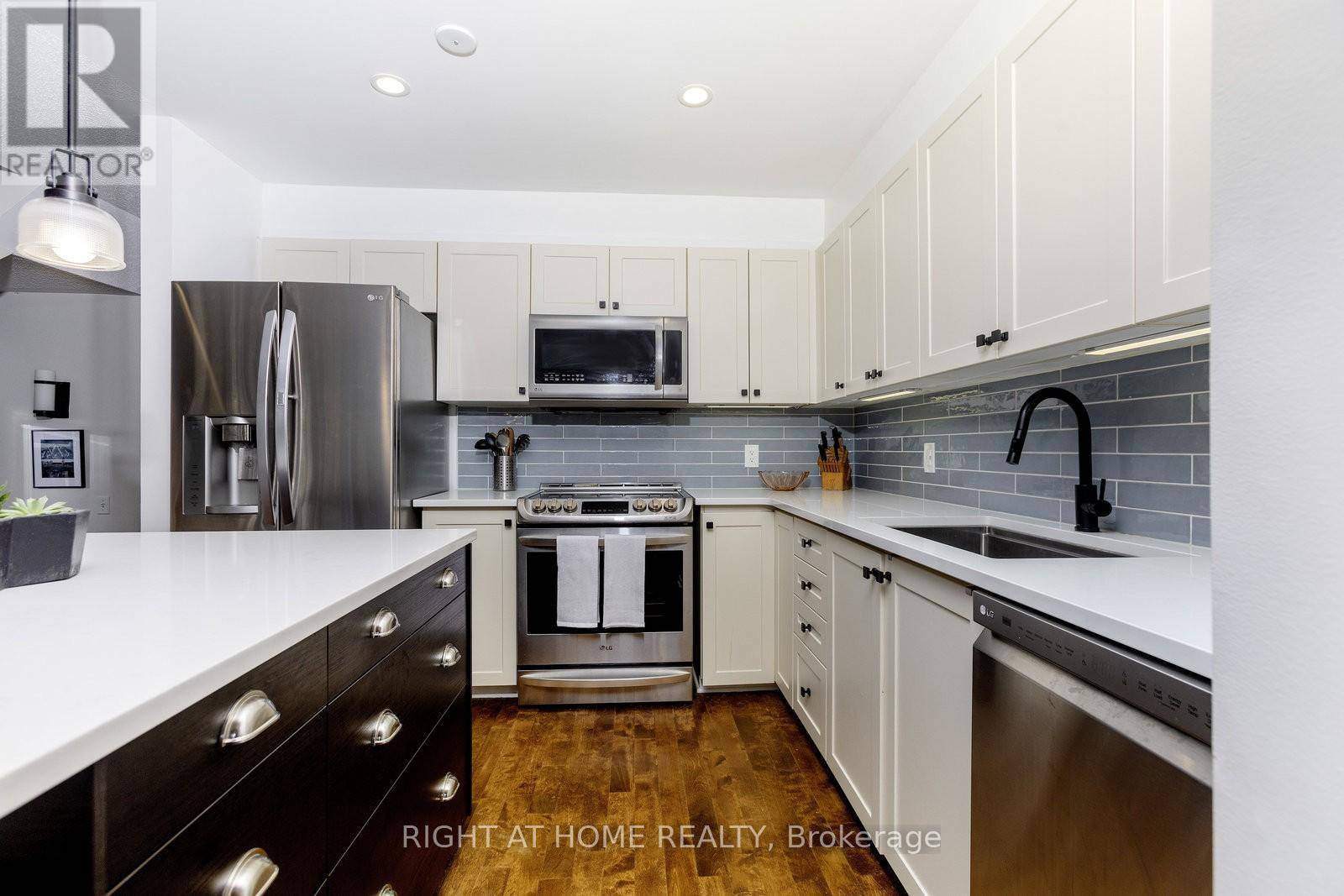 Ottawa, ON K2M3B2,338 Hillsboro Private #49