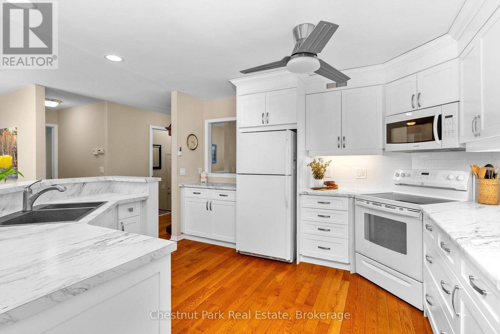 Gravenhurst (muskoka (s)), ON P1P1Y8,44 SPRINGWOOD CRESCENT