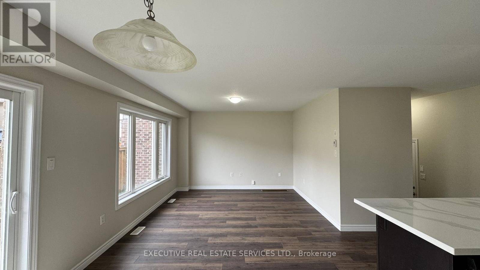 Cambridge, ON N3H0C2,427 LINDEN DRIVE