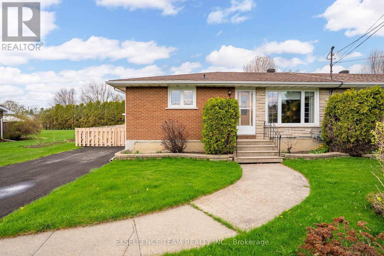Cornwall, ON K6K1J9,413 MERCIER AVENUE