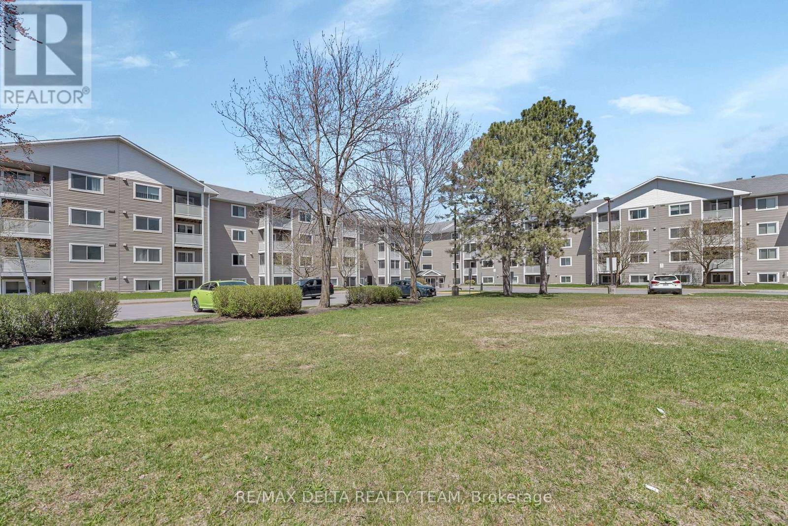 316 Lorry Greenberg DR #306, Ottawa, ON K1T2P4
