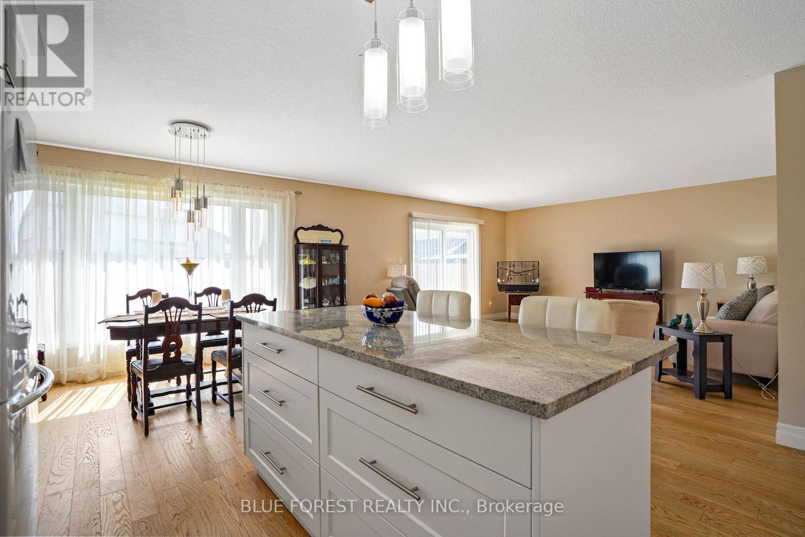 St. Thomas, ON N5R0K2,10 AUBURN DRIVE