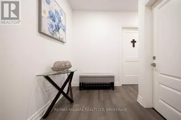 Niagara Falls (brown), ON L2H3V9,7416 Parkside RD #Upper