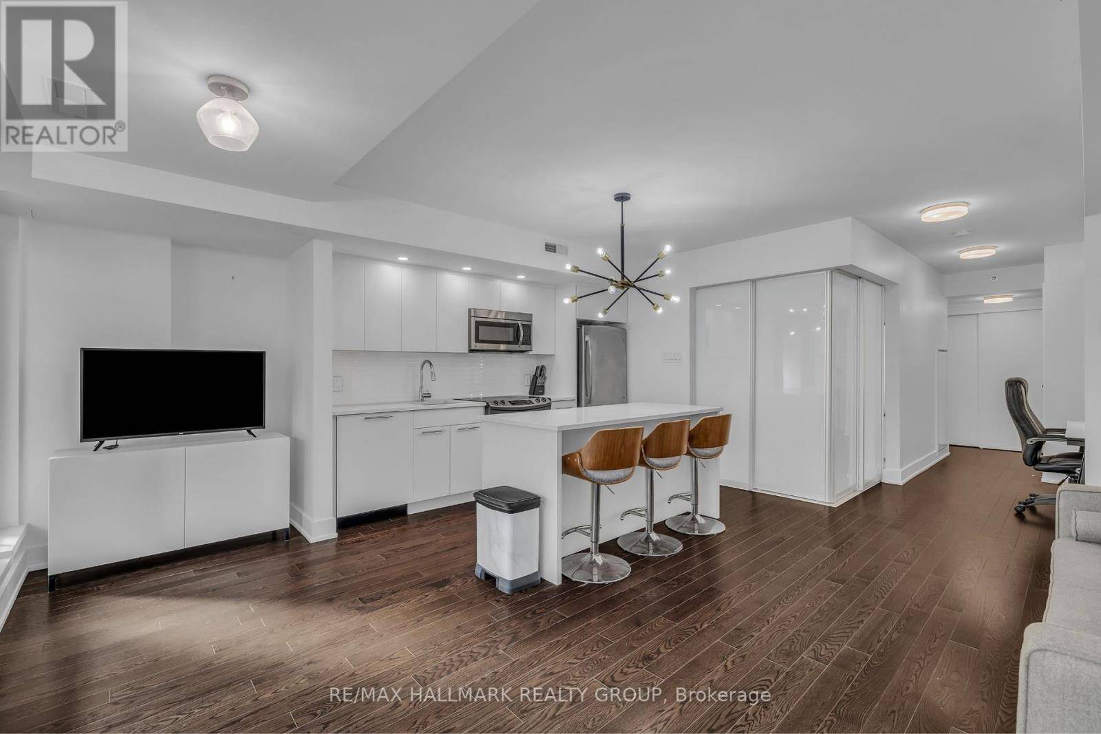 Ottawa, ON K1Z0B3,108 Richmond RD #107
