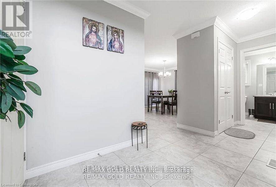 London North (north E), ON N6G0J1,712 BLACKACRES BOULEVARD