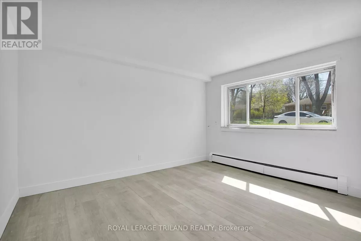 London East (east L), ON N5Z1E7,852 Trafalgar ST #3