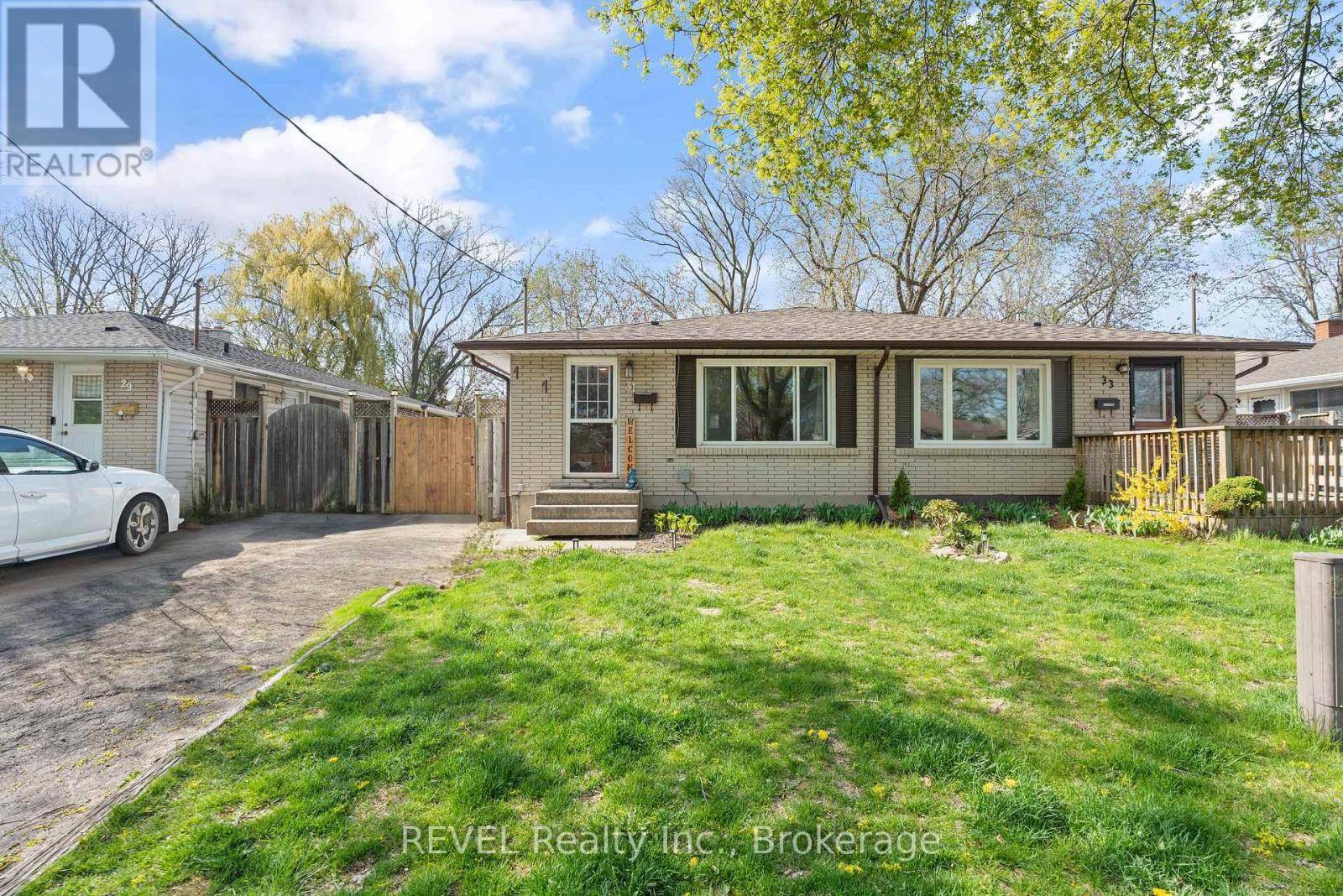 St. Catharines (bunting/linwell), ON L2M2N4,31 LOUIS AVENUE