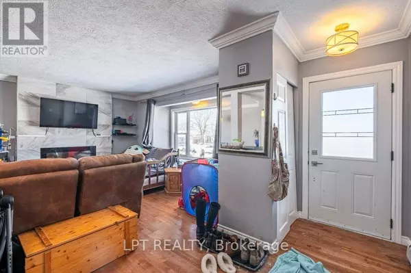 Kingston (west Of Sir John A. Blvd), ON K7M3G8,20 ELIZABETH AVENUE
