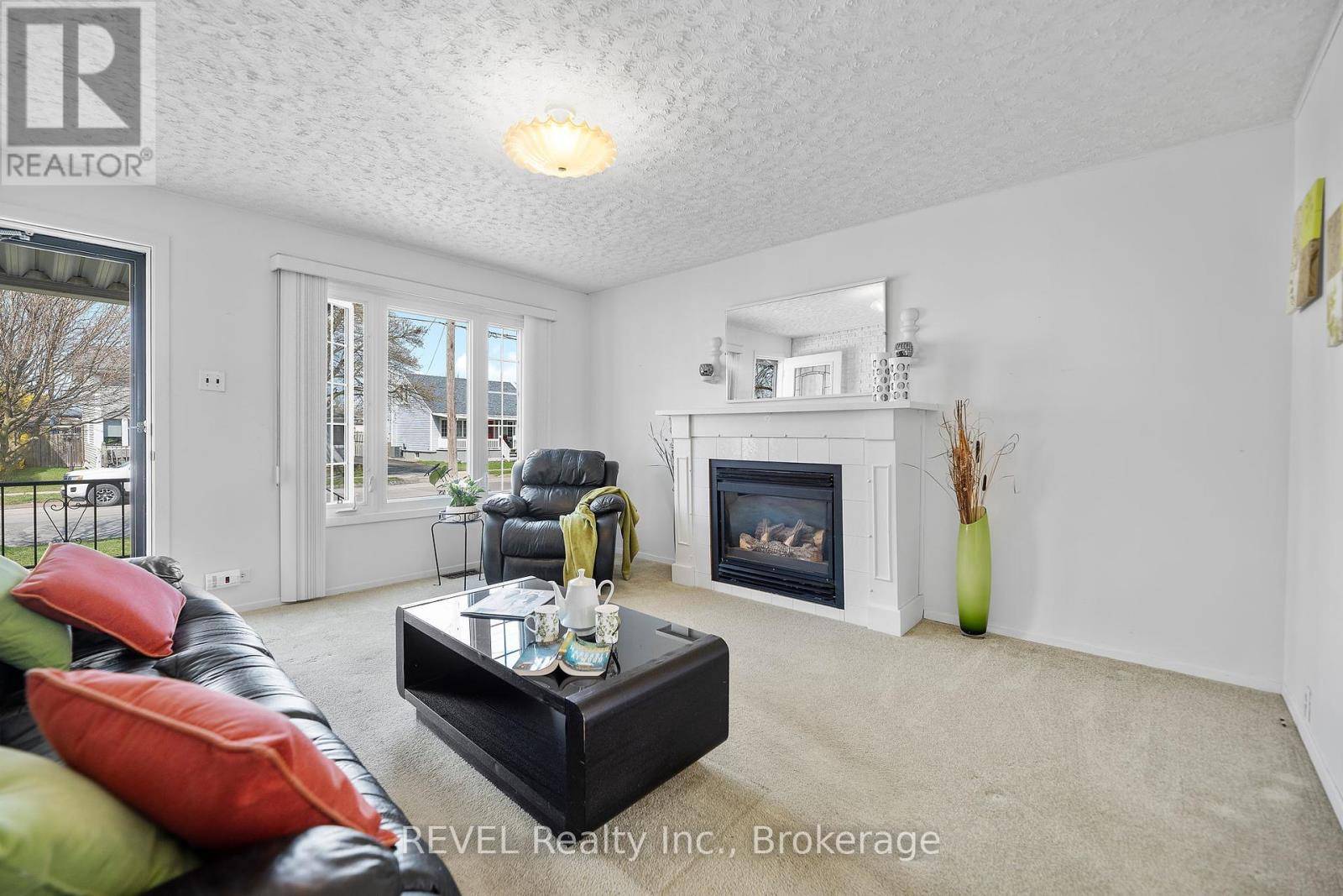 Welland (lincoln/crowland), ON L3B1V2,298 MCALPINE AVENUE S