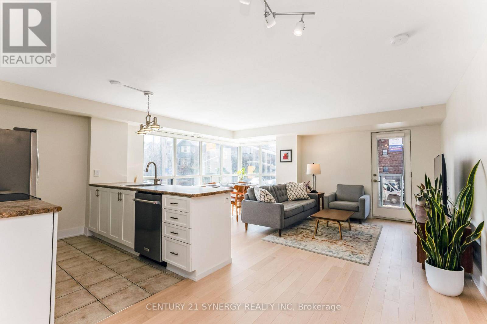 Ottawa, ON K2P2P5,429 Somerset ST West #210