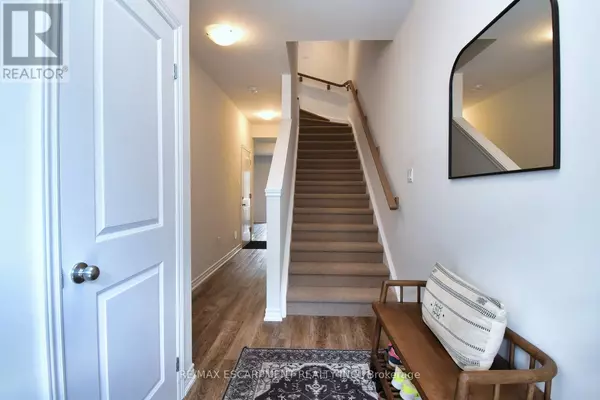 Hamilton (ancaster), ON L9G1N4,187 Wilson ST West #4