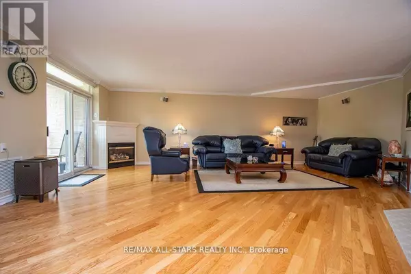Kawartha Lakes (lindsay), ON K9V6E8,51 Rivermill BLVD #305