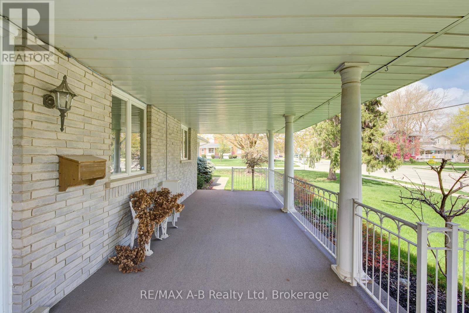 East Zorra-tavistock (tavistock), ON N0B2R0,99 WOODSTOCK STREET N
