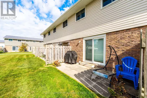 Cobourg, ON K9A2B6,400 Westwood DR #A6