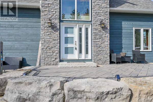 Hamilton, ON L9H5E2,195 HWY 5 W