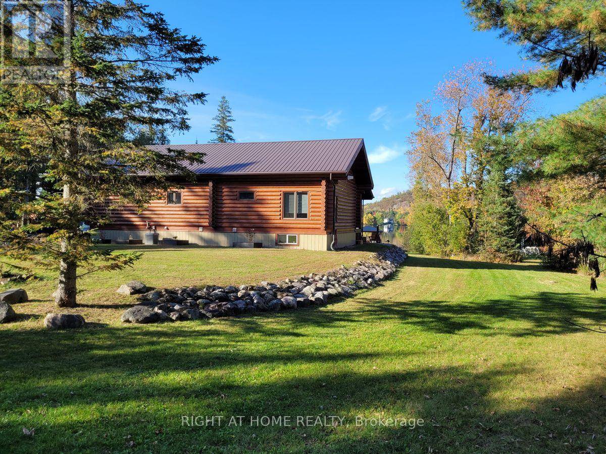 North Algona Wilberforce, ON K0J1X0,121 MUSKIE LANE