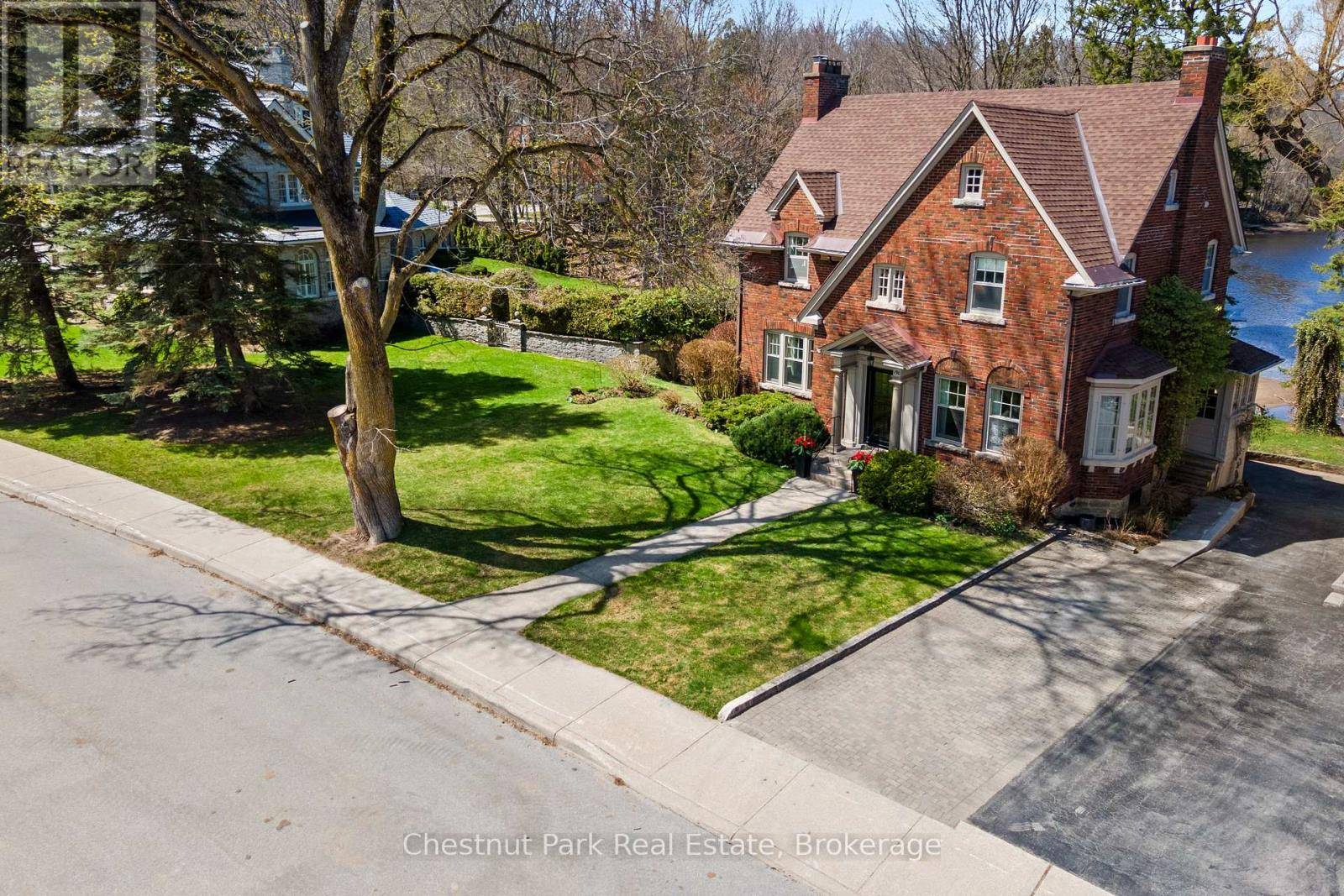 Owen Sound, ON N4K3J9,190 4TH STREET W