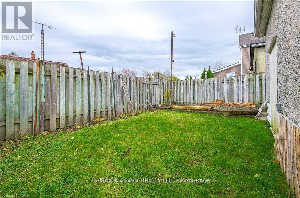 Welland (lincoln/crowland), ON L3B5A8,76 SIXTH STREET